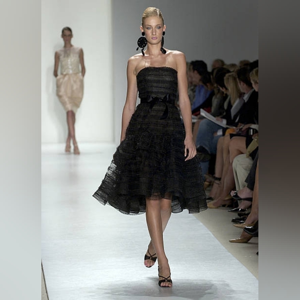 US M 8 $6,000 OSCAR DE LA RENTA STUNNING SILK BLACK BUBBLE HEM RUNWAY DRESS - Picture 3 of 13